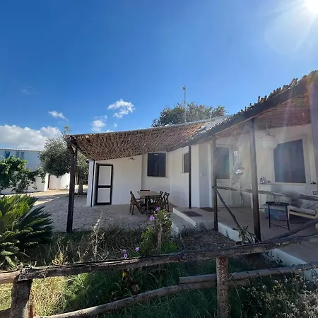 La Casa Del Carrubo Con Piscina Condivisa In Campagna Vicino Al Mare - Canestanco 18 Holiday home *